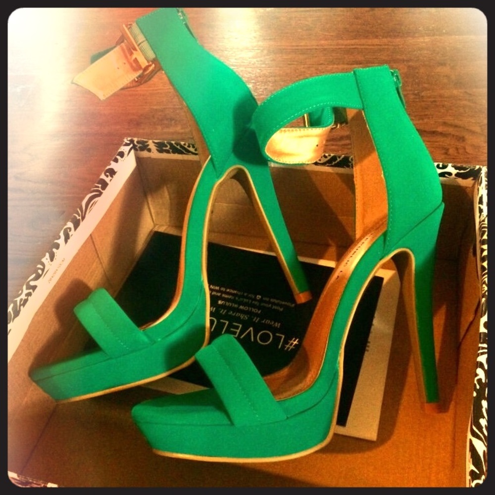 Never worn emerald heels size 8